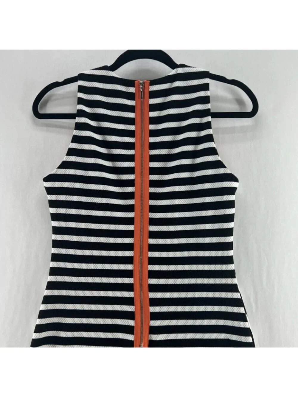 Sharagano Sheath Dress Womens 2 Sleeveless Optical Illusion Striped Black White - Picture 8 of 14